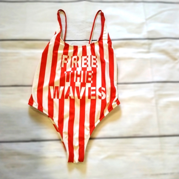 🐠 Host's Pick🐠 Billabong "Free the Waves"  NWT - Picture 3 of 5